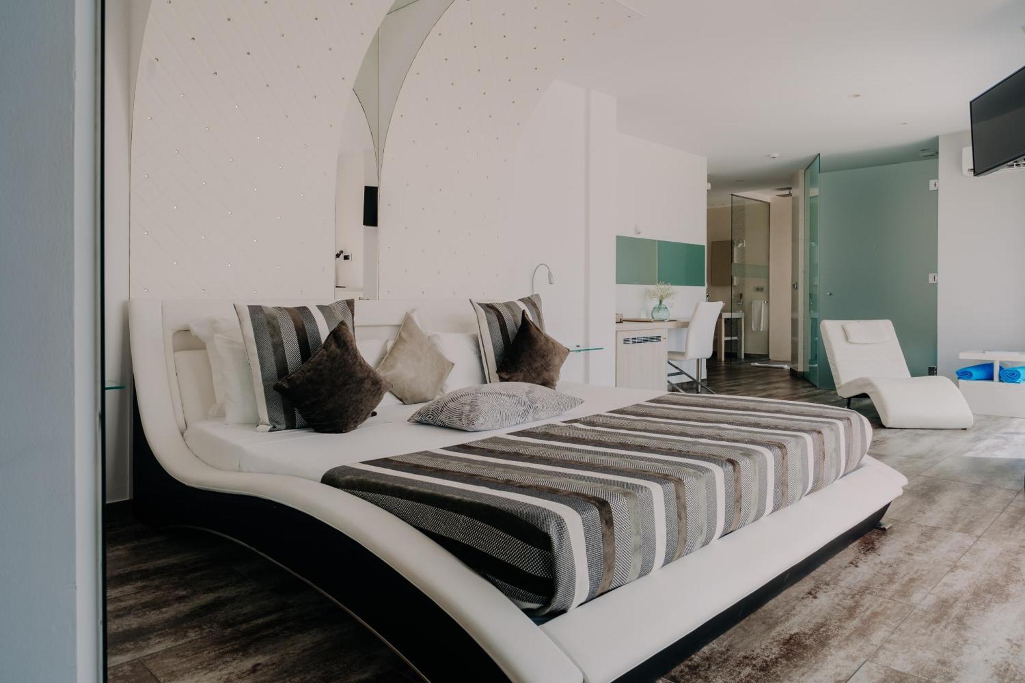 Hotel Vistabella Roses Room photo